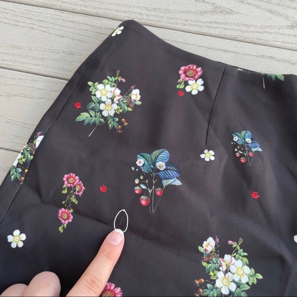 Ted Baker Black Floral Naomii Oracle High Waist Shorts 6 - Picture 5 of 10